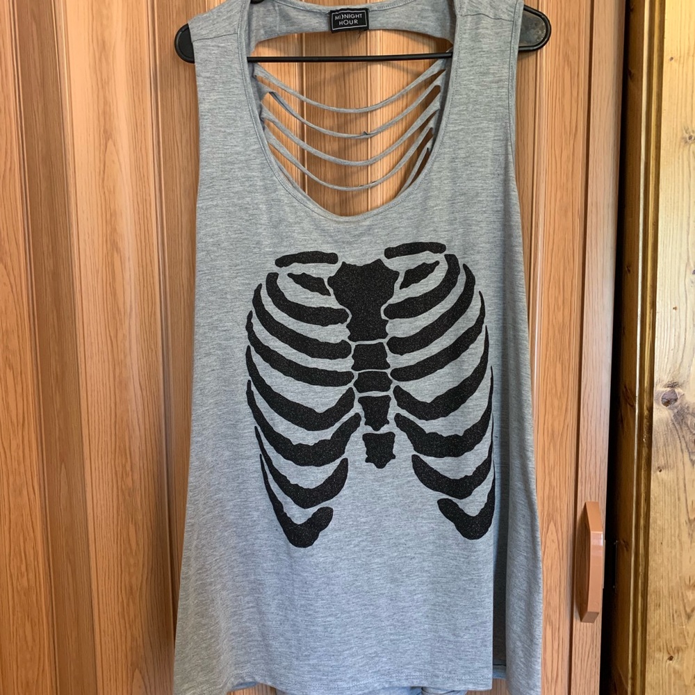 PLUS SIZE HOT TOPIC GRAPHIC TANK